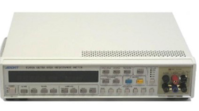 電気計測装置群（オシロスコープ、スペクトルアナライザー、ＬＣＲメーター、等）